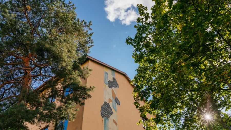 Bild på exteriör/fasad brf billlingen 6, kortsidan av huset